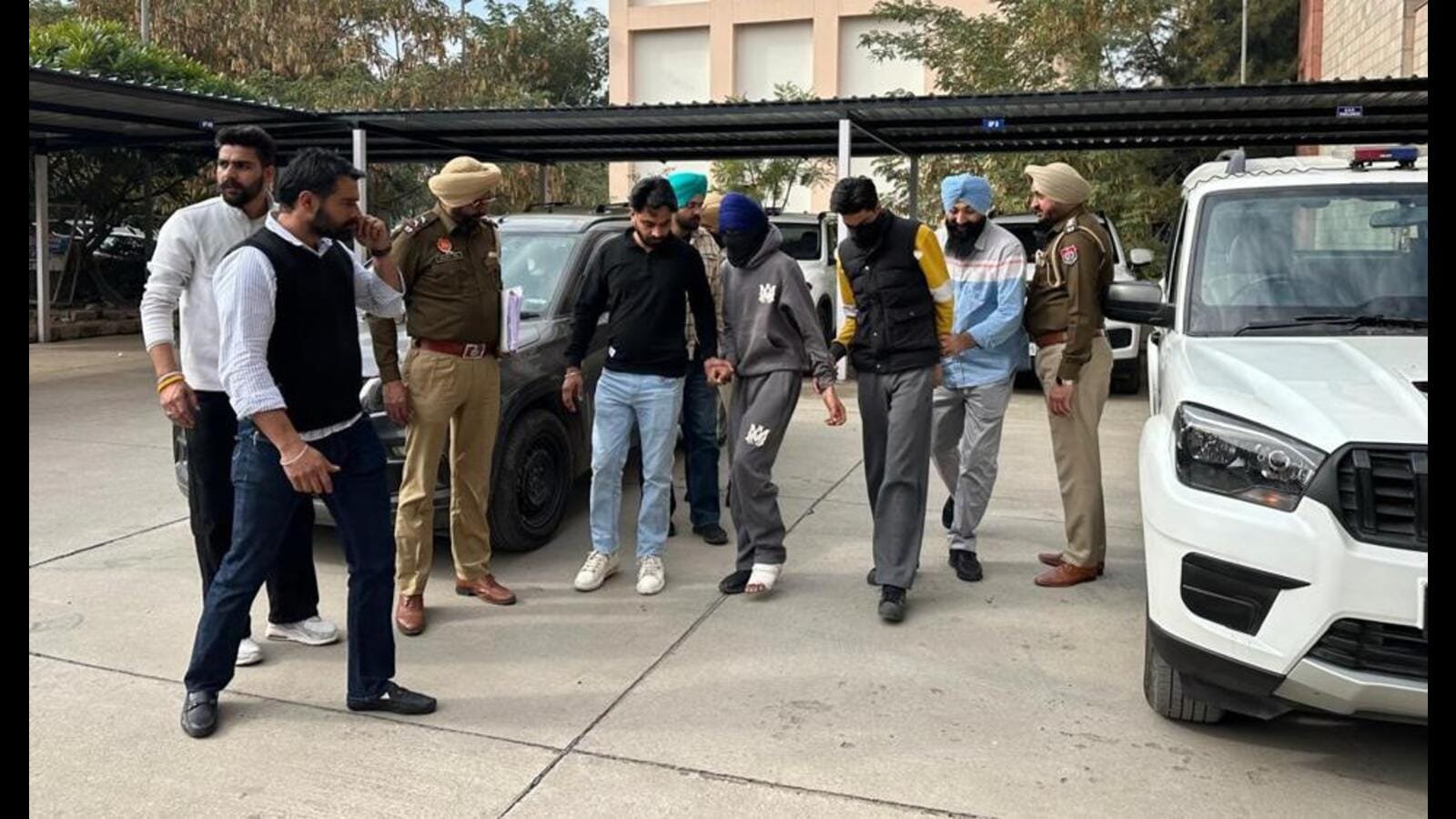 1 ਕਰੋੜ ਦੀ ਫਿਰੌਤੀ ਦੀ ਮੰਗ : ਮੁਕੇਰੀਆਂ ਦੇ ਵਪਾਰੀ ਦੇ ਘਰ ਗੋਲੀ ਚਲਾਉਣ ਵਾਲੇ ਲੰਡਾ ਦੇ 2 ਸਾਥੀ ਗ੍ਰਿਫਤਾਰ