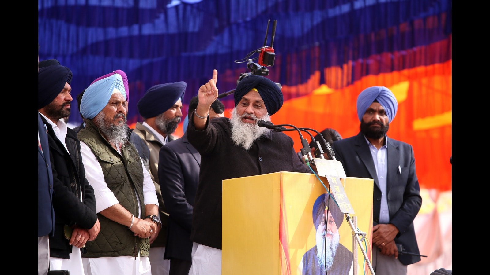 ਪ੍ਰਕਾਸ਼ ਸਿੰਘ ਬਾਦਲ ਨੂੰ ਫਖਰ-ਏ-ਕੌਮ ਦਾ ਖਿਤਾਬ ਬਹਾਲ ਕਰਨ, ਅਕਾਲੀ ਦਲ ਨੇ ਅਕਾਲ ਤਖ਼ਤ ਨੂੰ ਕੀਤੀ ਅਪੀਲ