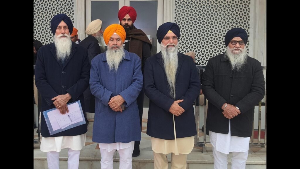 {7-ਮੈਂਬਰੀ ਪੈਨਲ} ਪਾਰਟੀ ਦੀ ਮਾਨਤਾ ਰੱਦ: ਅਕਾਲੀ ਆਗੂ ਭਾਈਚਾਰੇ ਨੂੰ ‘ਗੁੰਮਰਾਹ’ ਕਰ ਰਹੇ ਹਨ, ਜਥੇਦਾਰ ਨੂੰ ਮਿਲਣ ਤੋਂ ਬਾਅਦ ਬਾਗੀ ਧੜੇ ਨੇ ਕਿਹਾ