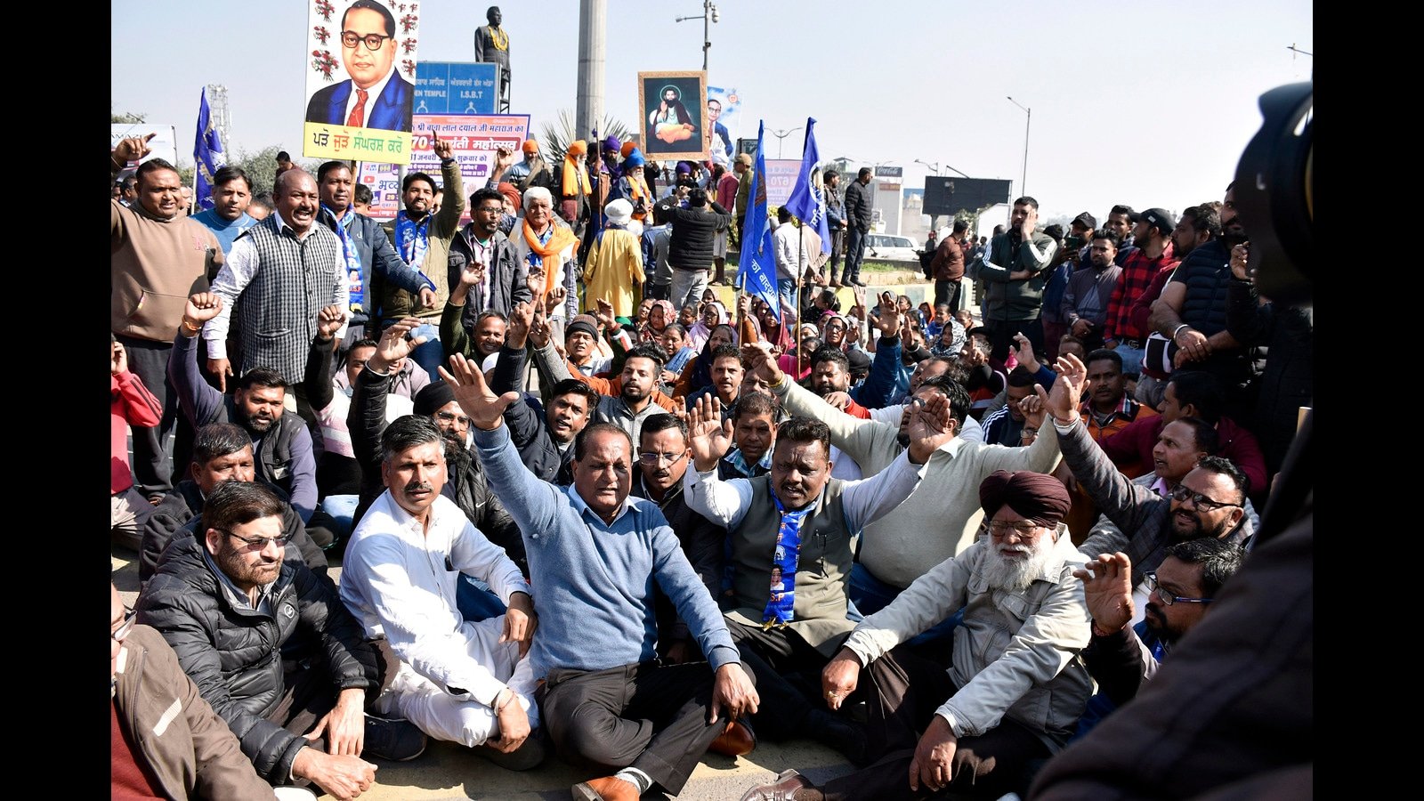 ਅੰਬੇਡਕਰ ਦੇ ਬੁੱਤ ਦੀ ਟਰਿੱਗਰ ਅੰਮ੍ਰਿਤਸਰ ਵਿੱਚ ਭੰਨਤੋੜਵਾਦ ਆਈ