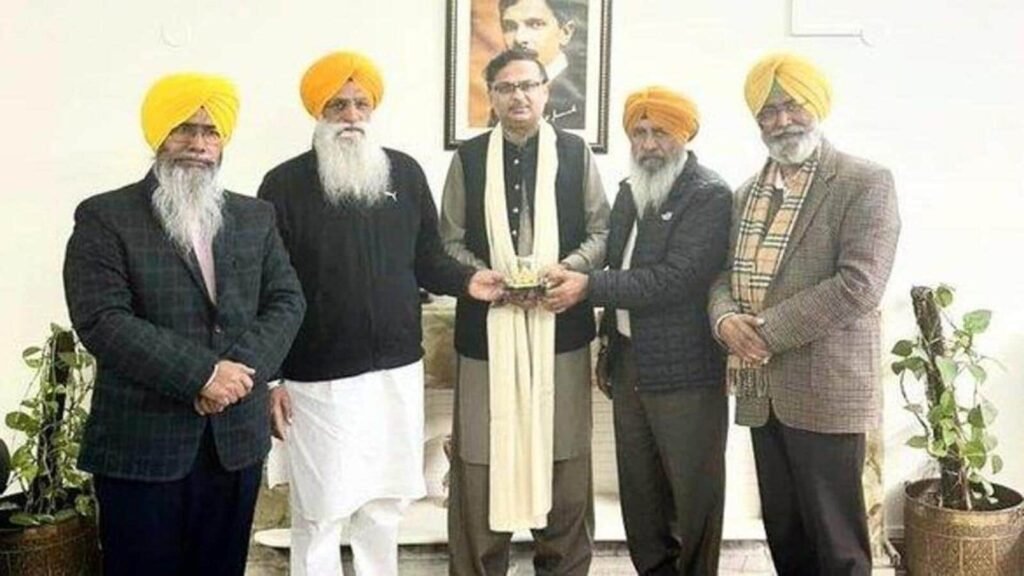 ਐਸਜੀਪੀਸੀ ਵਫਦ ਸਿੱਖ ਸ਼ਰਧਾਲੂਆਂ ਲਈ ਵੀਜ਼ਾ ਲਈ ਪਾਕਿ ਰਾਜਦੂਤ ਨੂੰ ਮਿਲਿਆ