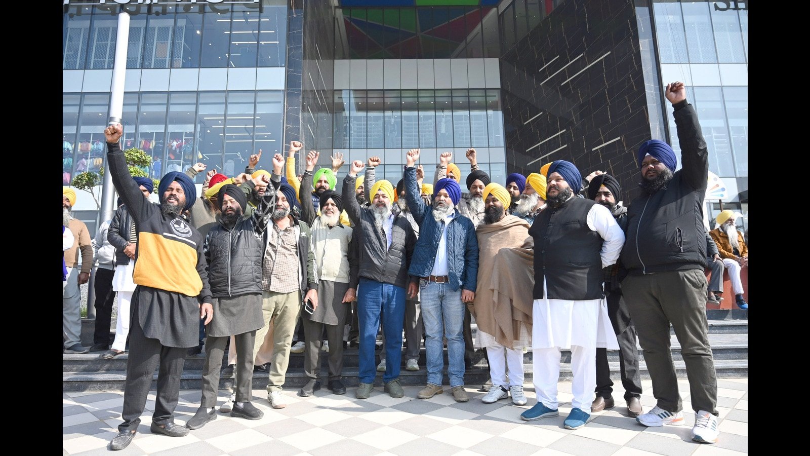 ਚੰਡੀਗੜ੍ਹ 'ਚ ਕੰਗਨਾ ਰਣੌਤ ਦੀ ਐਮਰਜੈਂਸੀ ਦਿਖਾਈ, ਮੋਹਾਲੀ 'ਚ ਤਣਾਅ ਜਾਰੀ