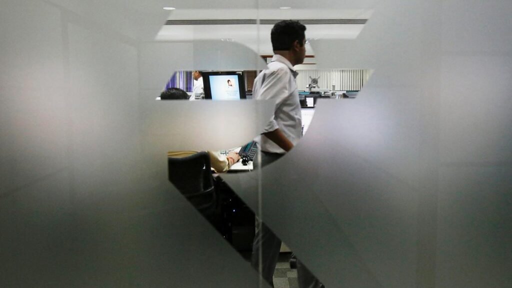 ਡਾਲਰ ਦੇ ਮੁਕਾਬਲੇ ਰੁਪਿਆ ਕਿਉਂ ਕਮਜ਼ੋਰ ਹੋ ਰਿਹਾ ਹੈ?