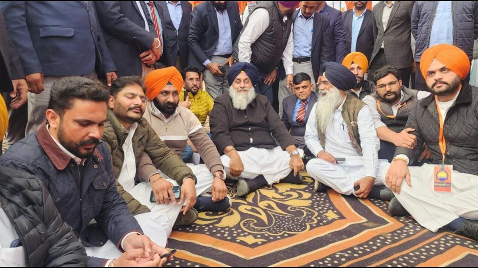 ਪ੍ਰਕਾਸ਼ ਸਿੰਘ ਬਾਦਲ ਨੂੰ ਫਖਰ-ਏ-ਕੌਮ ਦਾ ਖਿਤਾਬ ਬਹਾਲ ਕਰਨ, ਅਕਾਲੀ ਦਲ ਨੇ ਅਕਾਲ ਤਖ਼ਤ ਨੂੰ ਕੀਤੀ ਅਪੀਲ