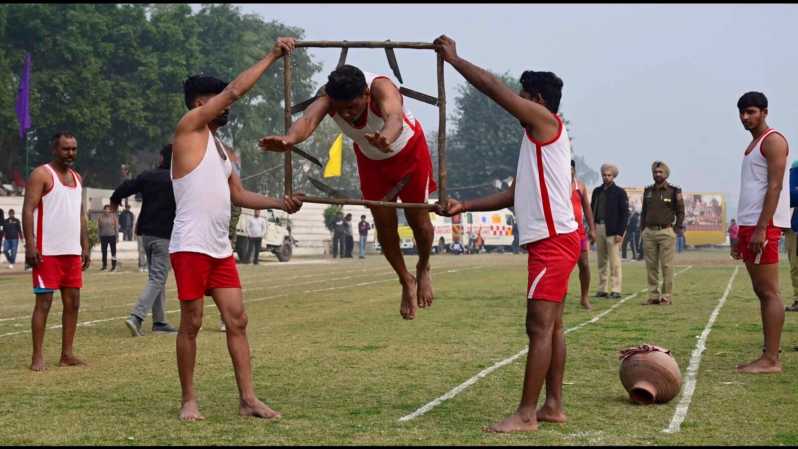 ਲੁਧਿਆਣਾ: ਫੋਰਟ ਰਾਏਪੁਰ ਦੀਆਂ ਖੇਡਾਂ ਦੀ ਦਿਲਚਸਪੀ ਵਾਲੀ ਜਾਣਕਾਰੀ ਭਰੀ ਹੋਈ ਹੈ ਜੋ ਬਲੌਕ ਕਾਰਟ ਰੇਸ ਨੂੰ ਭੜਕਾਉਣ ਲਈ ਅਸਫਲ ਰਹੀ ਹੈ