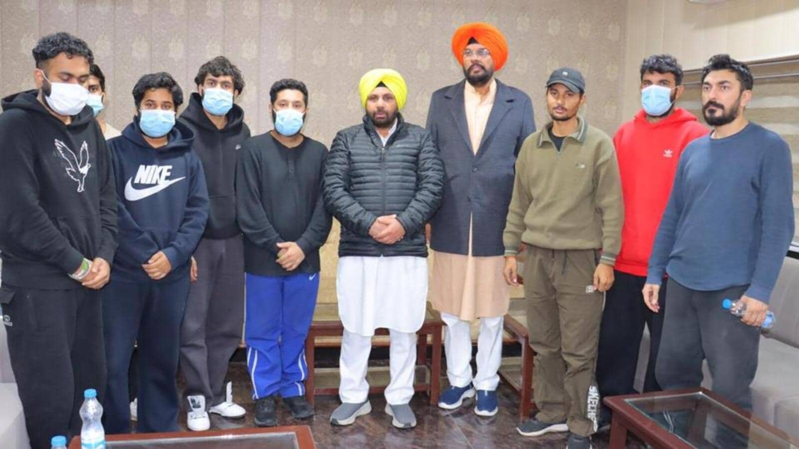 ਇੱਕ ਭਰੋਸੇਯੋਗ ਯਾਤਰਾ ਦੇ ਦੌਰਾਨ ਚਾਵਲ 'ਤੇ ਸਿਰਫ ਬਚਿਆ: ਯੂਐਸ ਦੇਵਪੋਰਟ