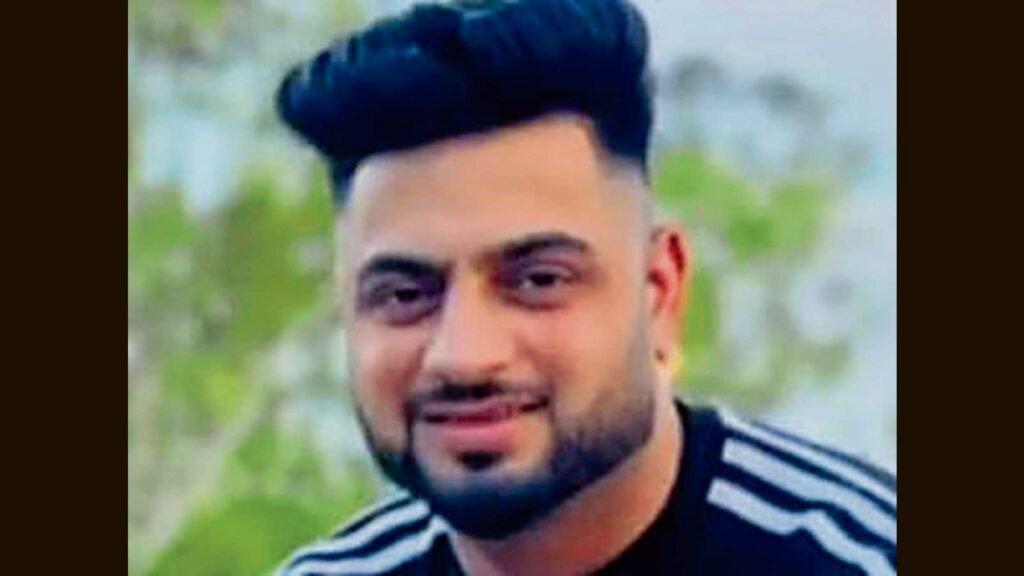 ‘ਘੀ’ ਤੇ, ਮੈਨ ਨੇ ਰਾਸ਼ੀ ਦੇ ਚਿੰਨ੍ਹ ਦੀ ਗੋਲੀ ਮਾਰ ਕੇ ਖਰ ਵਿਚ ਗੋਲੀ ਮਾਰ ਦਿੱਤੀ ਅਤੇ ਰਾਸ਼ੀ ਨਿਸ਼ਾਨ ਦੀ ਰਾਖ-ਕਰਜ਼ੇ ਦੀ ਰਾਖੀ ਕੀਤੀ, ਰਾਸ਼ੀ ਸਾਈਨ