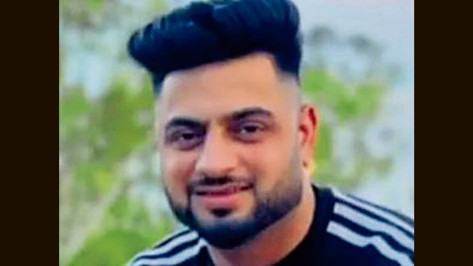 'ਘੀ' ਤੇ, ਮੈਨ ਨੇ ਰਾਸ਼ੀ ਦੇ ਚਿੰਨ੍ਹ ਦੀ ਗੋਲੀ ਮਾਰ ਕੇ ਖਰ ਵਿਚ ਗੋਲੀ ਮਾਰ ਦਿੱਤੀ ਅਤੇ ਰਾਸ਼ੀ ਨਿਸ਼ਾਨ ਦੀ ਰਾਖ-ਕਰਜ਼ੇ ਦੀ ਰਾਖੀ ਕੀਤੀ, ਰਾਸ਼ੀ ਸਾਈਨ
