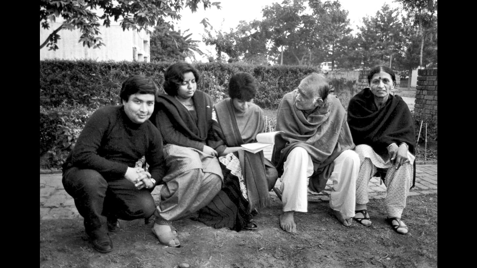 ਦੇ ਦੁਆਲੇ | ਉਹ ਦਿਨ ਜਦੋਂ ਕਵੀ ਇਕ ਹੀਰੋ ਅਤੇ ਕਵਿਤਾ ਇੰਜੀਲ ਸੱਚ ਸੀ