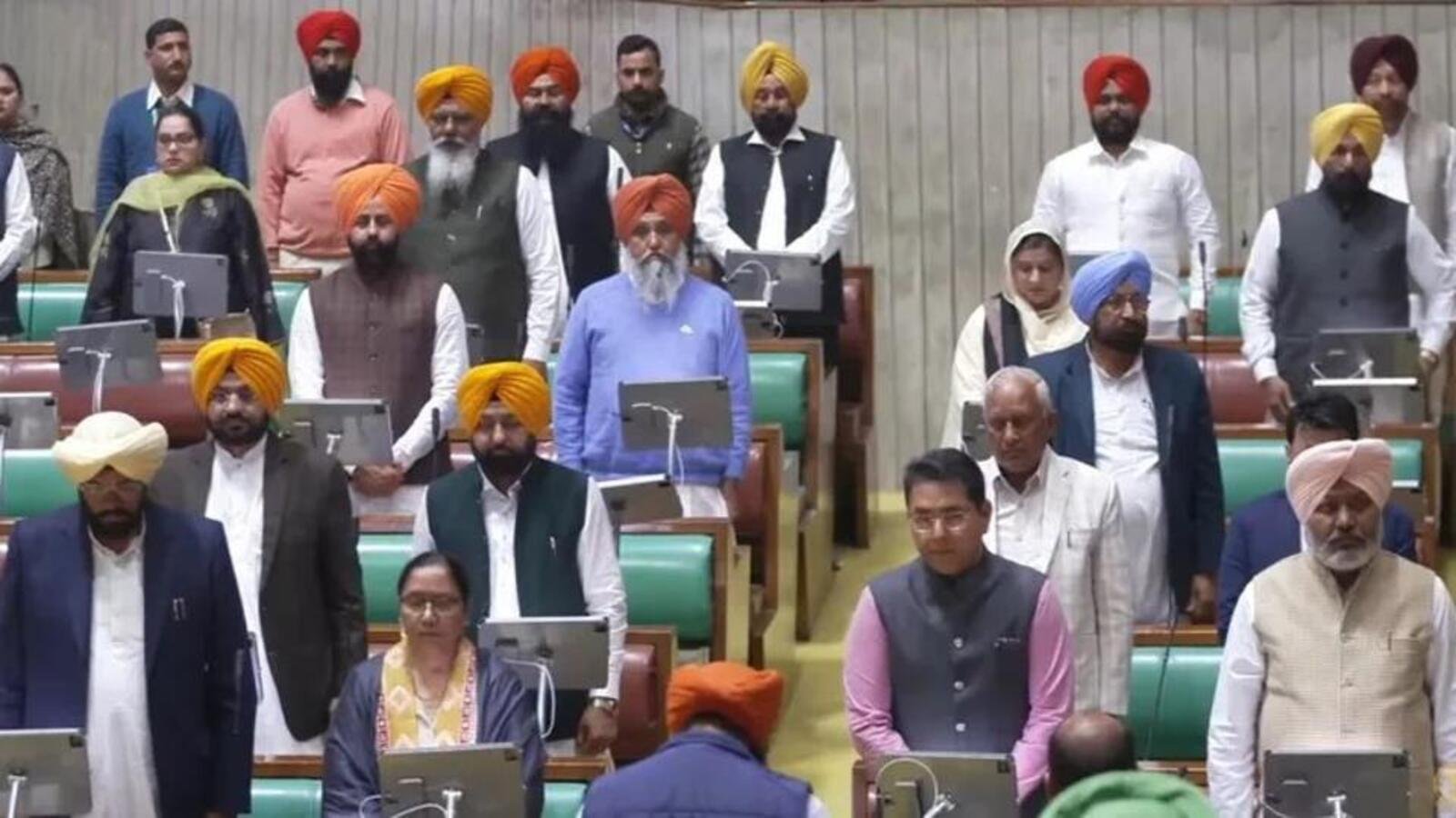 ਦੋ-ਦਿਨ ਦੇ ਪੰਜਾਬ ਅਸੈਂਬਲੀ ਦਾ ਸੈਸ਼ਨ ਸ਼ੁਰੂ ਹੋਣ ਵਾਲੇ ਮਨਮੋਹਨ ਸਿੰਘ ਨੂੰ ਸ਼ਰਧਾਂਜਲੀ ਨਾਲ ਸ਼ੁਰੂ ਹੁੰਦਾ ਹੈ.