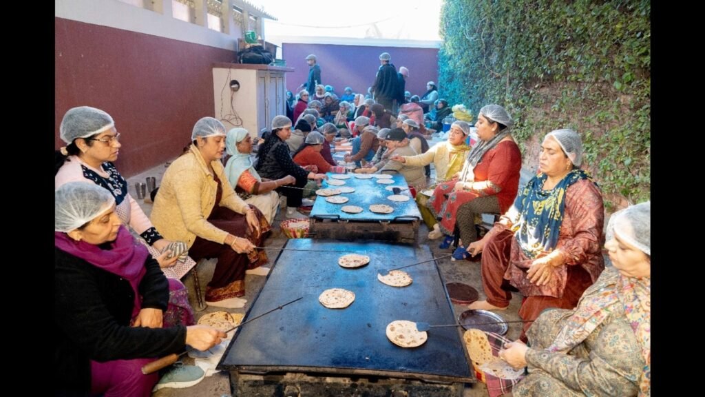 ਪਹਿਲੇ, ਅੰਮ੍ਰਿਤਸਰ ਐਡਮਿਨ ਨੂੰ ਪਕਾਏ ਹੋਏ ਮਰੀਜ਼ਾਂ ਨੂੰ ਪਕਾਉਣ ਦੀ ਸਪੁਰਦਗੀ ਸ਼ੁਰੂ ਹੁੰਦੀ ਹੈ.