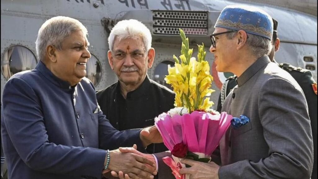ਮਾਸੂਮ ਸਾਬਤ ਹੋਣ ਤੱਕ ਹਰ ਕੋਈ ਉਦੋਂ ਤਕ ਨਿਰਦੋਸ਼ ਹੈ: ਐਲਜੀ ਨੇ ਜੰਮੂ-ਕਸ਼ਮੀਰ ਦੇ ਮੁੱਖ ਕਰਮਚਾਰੀਆਂ ਨੂੰ 3 ਸਰਕਾਰੀ ਕਰਮਚਾਰੀਆਂ ਨੂੰ ਸੌਂਪਿਆ