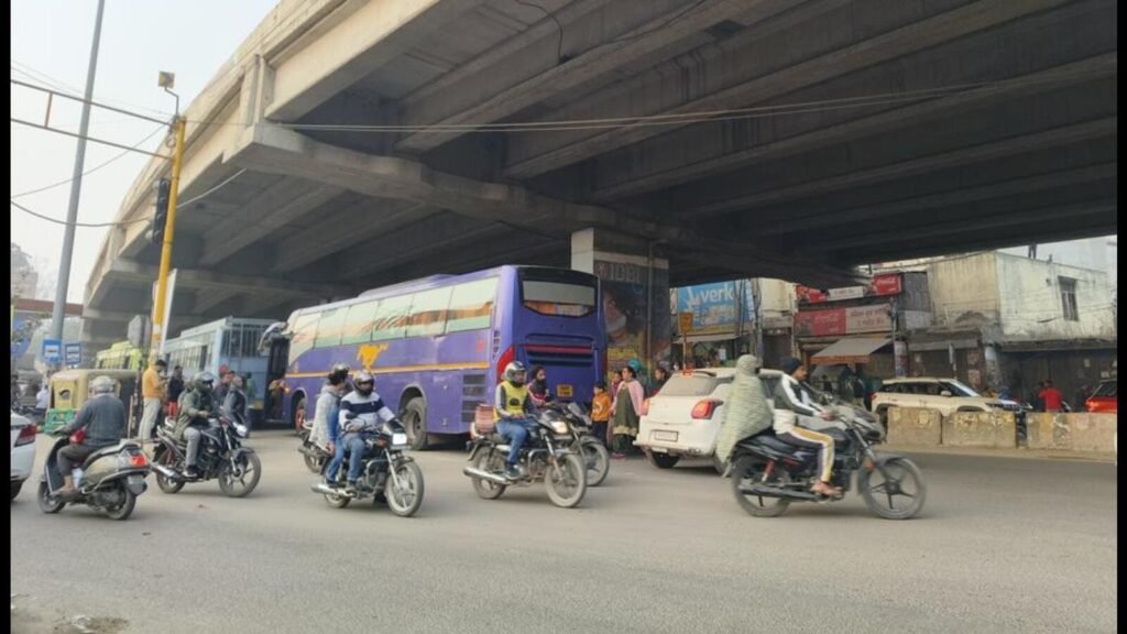 ਮੋਹਾਲੀ: ਕਹਾਰ ਬੱਸ ਸਟੈਂਡਜ਼ ਬੋਤਲਕੇਕ ਸਤਾਏ ਗਏ