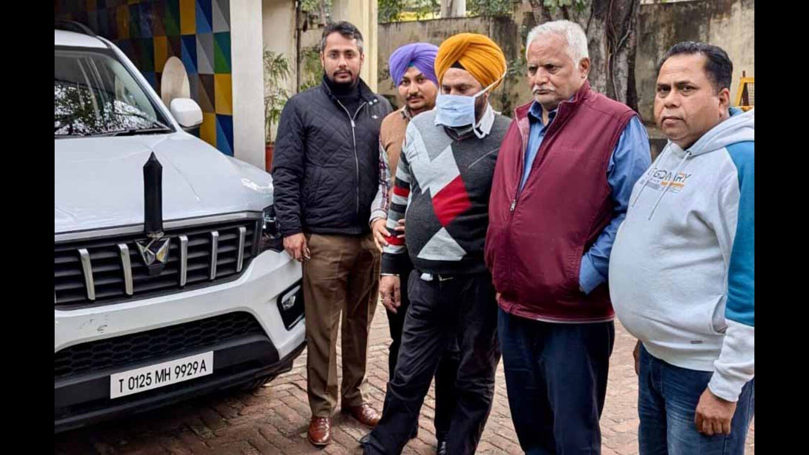 ਲੁਧਿਆਣਾ: ਐਨਆਰਆਈ ਲੈਟ ਨੂੰ ਵੇਚਣ ਲਈ ਉਪ-ਰਜਿਸਟਰਾਰ 9 9 ਦੇ ਵਿਚਕਾਰ ਫੂਡ ਕੀਤਾ ਗਿਆ