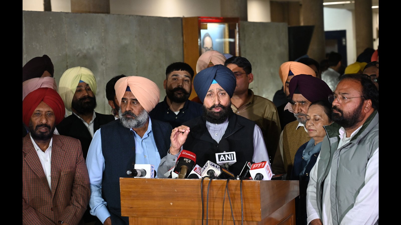ਸਦਨ ਦੇ ਬਦਦਾਲਮ ਬਿਜਲੀ ਮੰਤਰੀ ਖਿਲਾਫ ਬਧਦ ਦੋਸ਼ ਦੇ ਦੋਸ਼ਾਂ ਖਿਲਾਫ ਗ੍ਰਾਫਟਮ ਦੋਸ਼ ਤੋਂ ਬਾਅਦ.