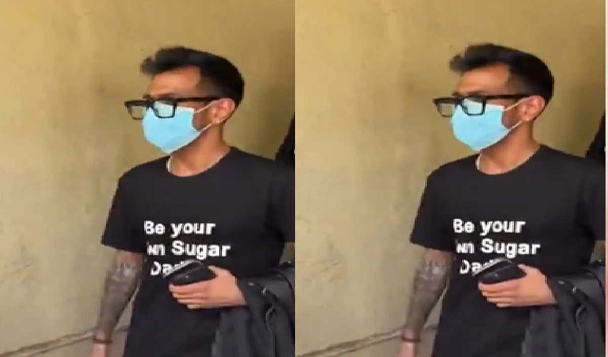 'ਆਪਣੀ ਸ਼ੂਗਰ ਡੈਡੀ ਡੈਡੀ ਦਾ ਡੈਡੀ ਬਣੋ' ਚਾਹਲ ਨੇ ਆਪਣੀ ਟੀ-ਸ਼ਰਟ ਤੋਂ ਵਿਸ਼ੇਸ਼ ਸੰਦੇਸ਼ ਦਿੱਤਾ, ਹਰ ਕਿਸੇ ਦਾ ਧਿਆਨ ਖਿੱਚਿਆ