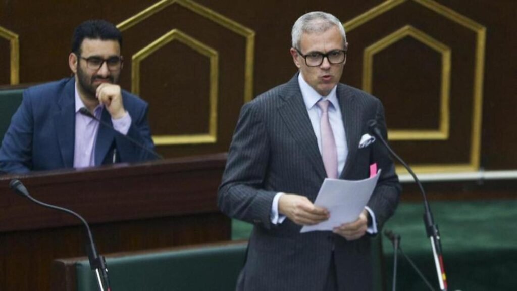 ਕਤਾਰ ਦੇ ਵਿਚਕਾਰ ਜੇ ਐਂਡ ਕੇ ਸੀ ਐਮ ਐਮ ਅਬਦੁੱਲਾ ਗੁਲਮਰਗ ਫੈਸ਼ਨ ਸ਼ੋਅ ਰੱਖਣ ਵਿੱਚ ਸਰਕਾਰੀ ਭੂਮਿਕਾ ਤੋਂ ਇਨਕਾਰ ਕਰਦੇ ਹਨ