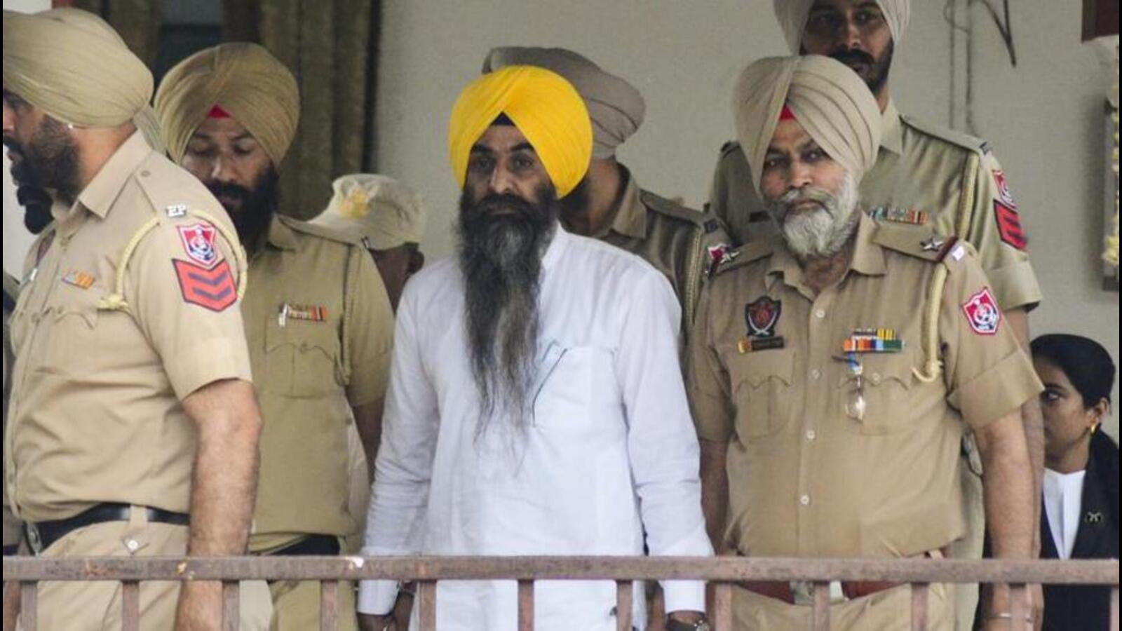 ਚਾਰਾਂ ਕੈਦ ਦੇ ਸੰਸਦ ਮੈਂਬਰ ਅੰਮ੍ਰਿਤਪਾਲ ਸਿੰਘ ਨੇ ਚਾਰ ਦਿਨਾਂ ਪੰਜਾਬ ਪੁਲਿਸ ਹਿਰਾਸਤ ਵਿੱਚ ਮੰਗਿਆ