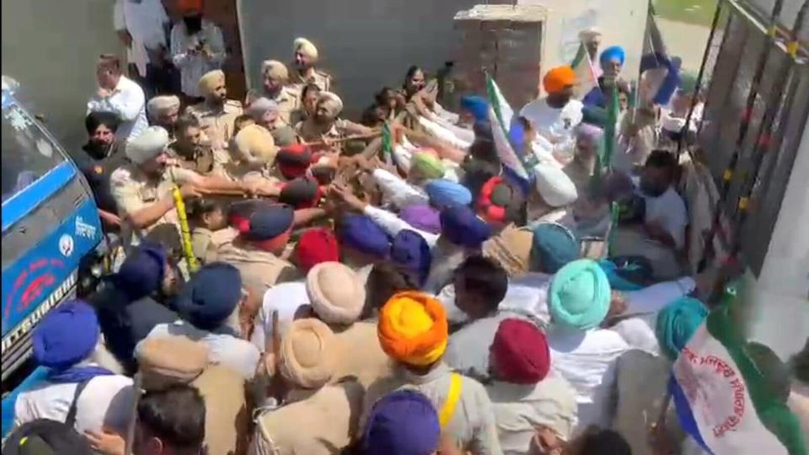 ਡੀਸੀ ਦਫਤਰ ਪਹੁੰਚਣ ਤੋਂ ਰੋਕਿਆ ਗਿਆ, ਫਰਮ ਯੂਨੀਅਨ ਦੇ ਕਾਰਕੁਨਾਂ ਨੂੰ ਮੋਗਾ ਵਿੱਚ ਪੁਲਿਸ ਨਾਲ ਟਕਰਾਅ
