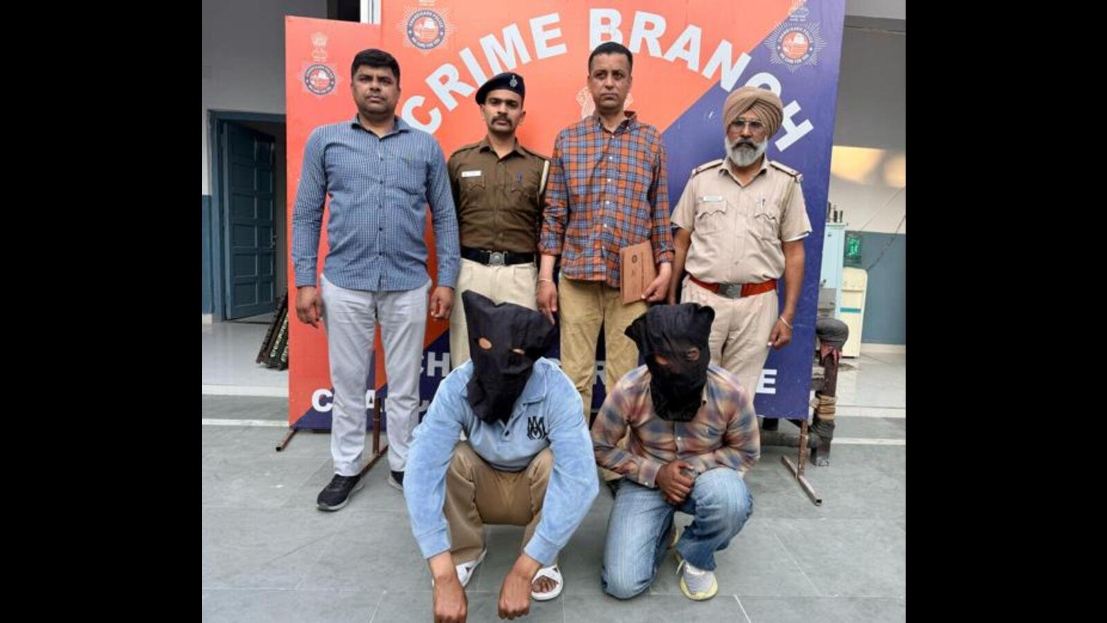 ਤਿਕੋਣੀ ਨੱਕਾਂ ਨੂੰ ਨਾਈਟ ਕਲੱਬਾਂ ਨੂੰ ਸਪਲਾਈ ਕਰਨ ਲਈ