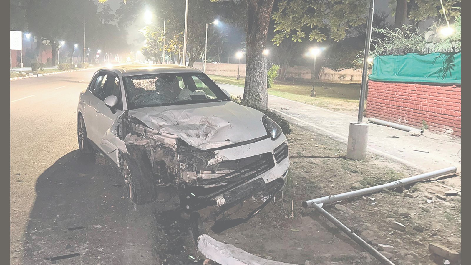 ਤੇਜ਼ ਪਸਸ਼ ਨੇ ਚੰਡੀਗ਼ੇ ਦੇ ਸੈਕਟਰ 4 ਵਿੱਚ ਦੋ ਸਕੂਟਰਾਂ ਨੂੰ ਦੋ ਸਕੂਟਰਾਂ ਨੂੰ ਮਾਰਿਆ, 1 ਮਰੇ