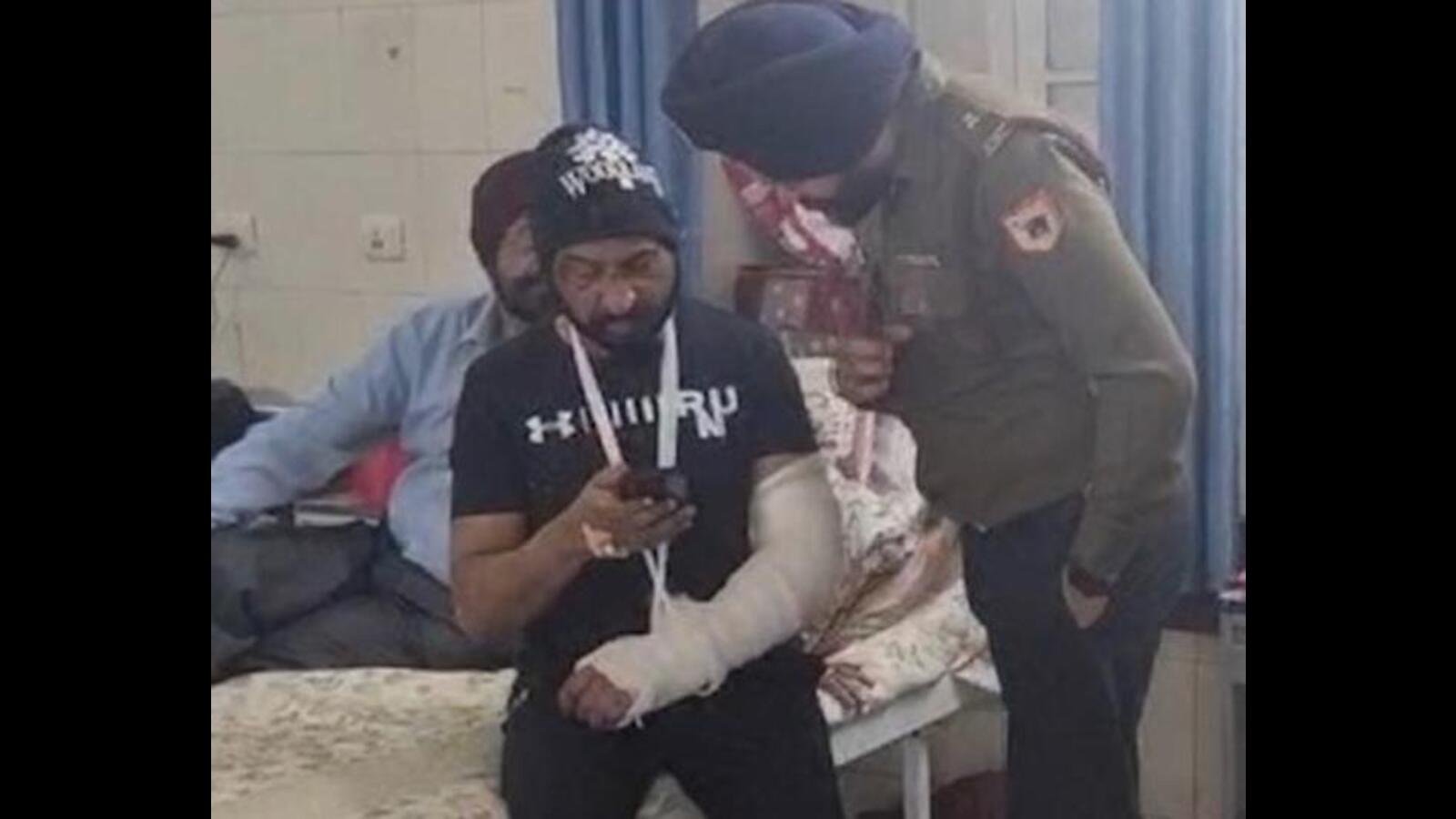 ਪੰਜਾਬ: ਪਟਿਆਲਾ ਦੇ ਬੇਟੇ ਨੂੰ ਥ੍ਰੈਸ਼ਿੰਗ ਕਰਨ ਲਈ 12 ਪੁਲਿਸ ਕਾਪੀਆਂ ਮੁਅੱਤਲ ਕਰ ਦਿੱਤੀਆਂ