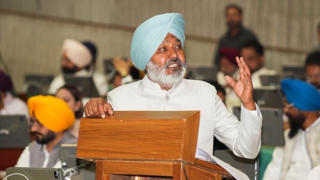 ਪੰਜਾਬ ਬਜਟ 2025: ਮੰਤਰੀ ਨੂੰ ਪਹਿਲਾਂ ‘ਨਸ਼ਾ ਦੀ ਮਰਦਮਸ਼ਾਨ’ ਕਰਾਉਣ ਦੀ ਰਾਜ ਮੰਤਰੀ ਘੋਸ਼ਣਾ ਕਰਦਾ ਹੈ