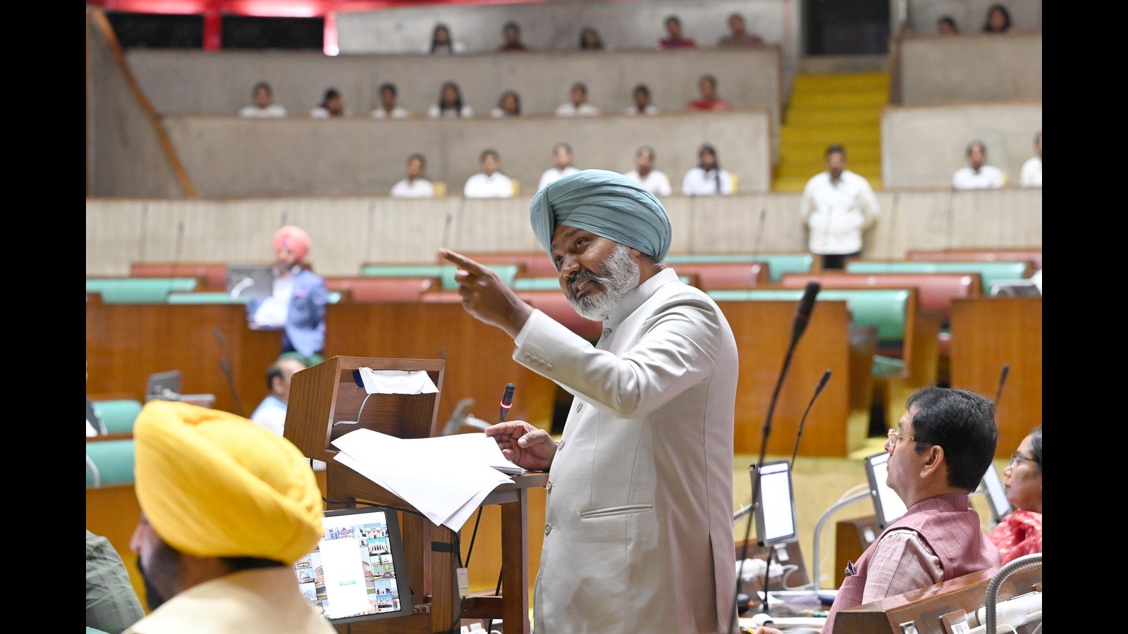 ਯੂਨੀਵਰਸਲ ₹ 10 ਲੱਖ ਸਿਹਤ ਕਵਰ, ਸਿੱਖਿਆ ਇਨਫਰਾ ਲਈ ਮਜ਼ਬੂਤ ​​ਧੱਕਾ