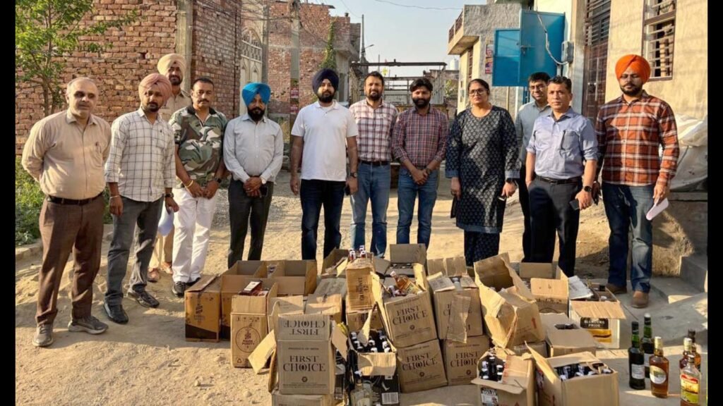 ਲੁਧਿਆਣਾ: ਰੈਕੇਟ ਆਬਾਈਜ਼ਡ ਵਿਭਾਗ ਦੁਆਰਾ ਸਸਤੀ ਅਲਕੋਹਲ ਦੇ ਨਾਲ ਪ੍ਰੀਮੀਅਮ ਸਕੌਚ ਦੀਆਂ ਬੋਤਲਾਂ; woman ਰਤ ਰੱਖੀ ਗਈ