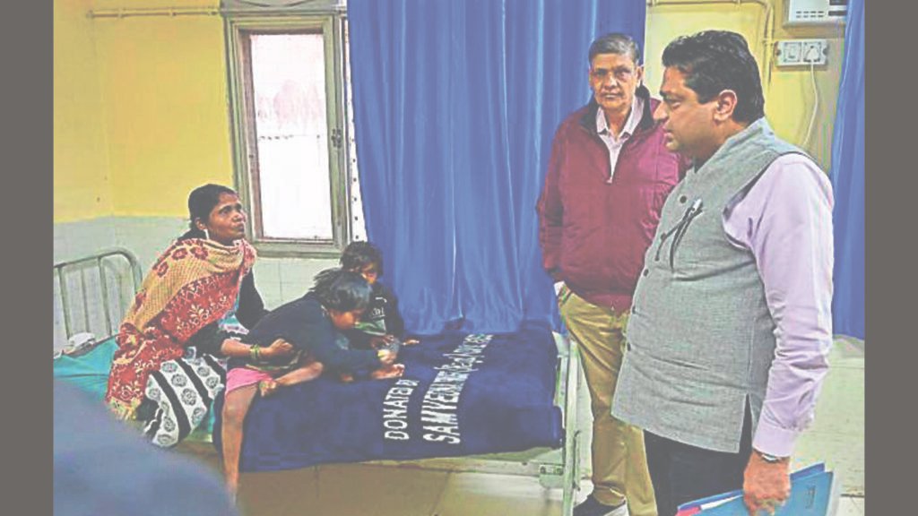 ਲੁਧਿਆਣਾ: ਸਿਹਤ ਸੇਵਾਵਾਂ ਡਾਇਰੈਕਟਰ ਸਿਵਲ ਹਸਪਤਾਲ ਦਾ ਮੁਆਇਨਾ ਕਰਦਾ ਹੈ