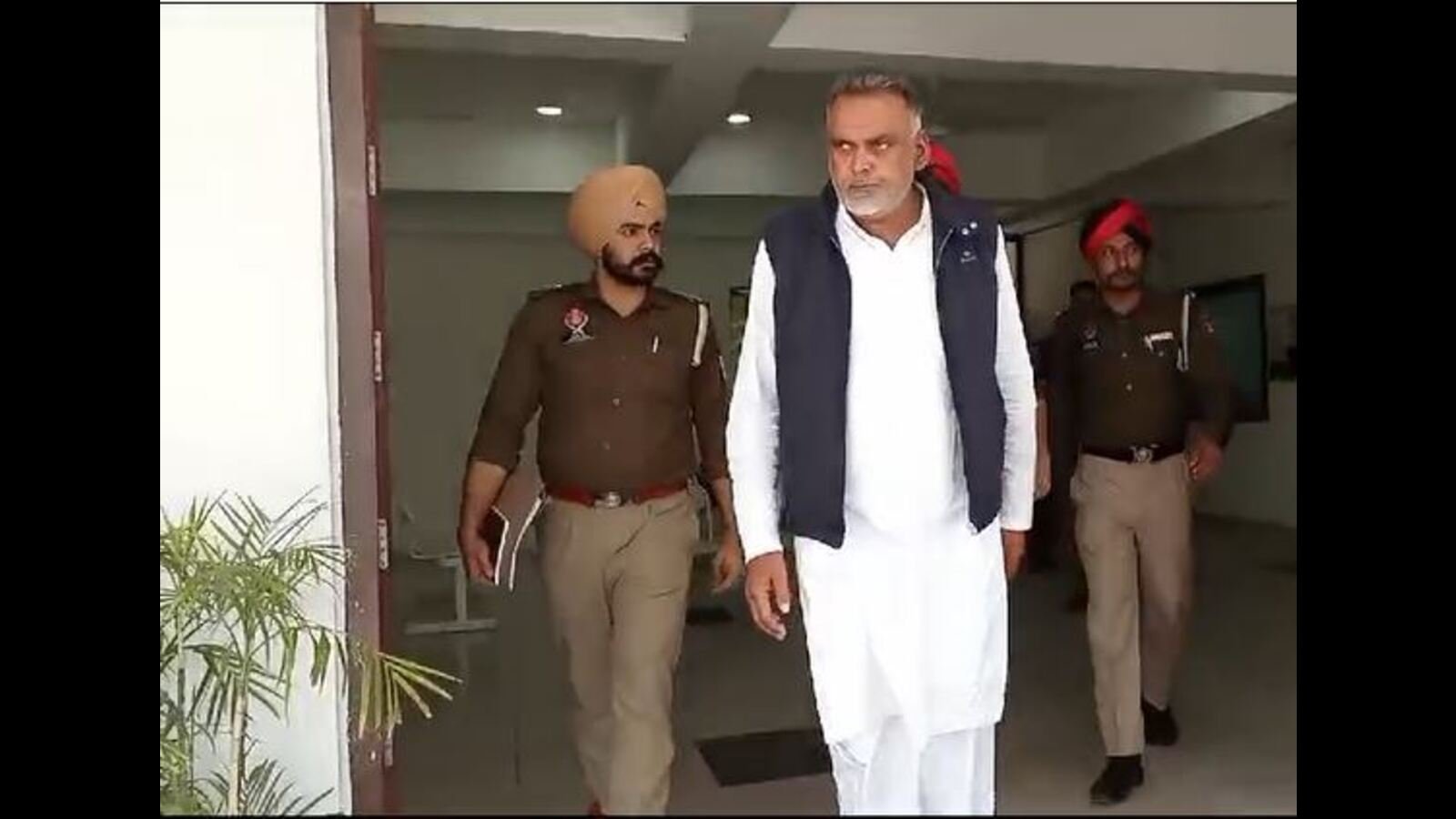 ਸੰਗੀਤ ਨਿਰਮਾਤਾ ਨੇ ਧੋਖਾਧੜੀ ਦੇ ਦੋਸ਼ ਵਿੱਚ ਗ੍ਰਿਫਤਾਰ ਕੀਤਾ, ਪੰਜਾਬ ਗਾਇਕ ਸੁਨੰਦਾ ਸ਼ਰਮਾ ਦਾ ਸ਼ੋਸ਼ਣ ਕੀਤਾ