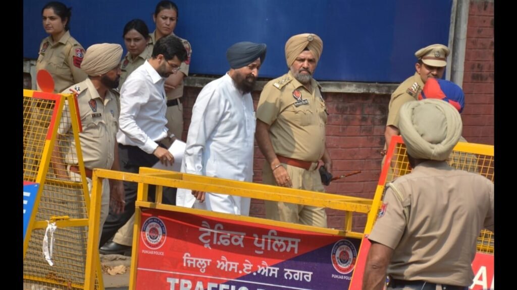 ’50 ਬੰਬਜ਼ ਦਾ ਦਾਅਵਾ: ਐਲਓਪੀ ਪ੍ਰਤਾਪ ਸਿੰਘ ਬਾਜਵਾ ਨੇ 6 ਘੰਟਿਆਂ ਲਈ ਗ੍ਰਿਲ ਕੀਤਾ; ਉਸ ਦੇ ਪਿੱਛੇ ਕਾਂਗਰਸ ਰੈਲੀਆਂ