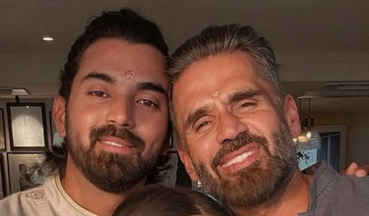 ਉਸ ਦੇ ਦਮਦ ਕੇਲ ਰਾਹੁਲ ਦੇ ਨਾਲ ਧੁੱਪ ਦੀ ਸ਼ੈਟੀ. | ਅੰਦਰ ਦੇਵੀ