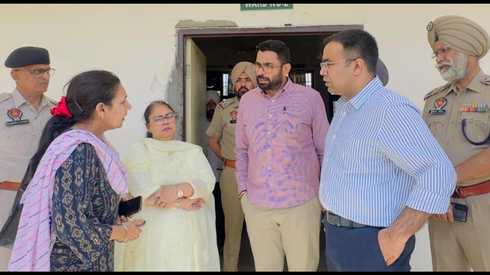 ਗੁਰਦਾਸਪੁਰ ਦੇ ਹਸਪਤਾਲ ਵਿੱਚ ਡਾਕਟਰ ਸੁਰੱਖਿਆ ਦੇ ਅਮਾਲੇ ਲਈ ਡਾਕਟਰ ਭੱਜੇ