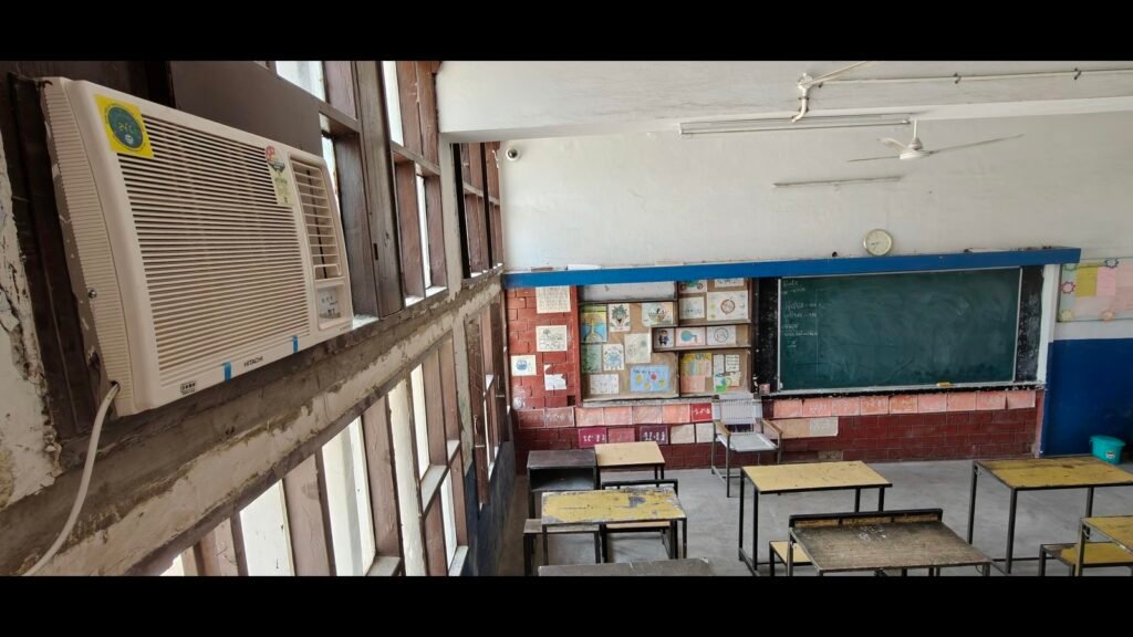 ਚੰਡੀਗੜ੍ਹ: ਸੈਕਟਰ -1111 ਤੋਂ 16 ਦੇ ਸਰਕਾਰੀ ਮਾਡਲ ਸਕੂਲ, 1975 ਬੈਚ ਦੇ ਸ਼ਿਸ਼ਟਾਚਾਰ ਦੀ ਸ਼ਿਸ਼ਟਾਚਾਰ ਦੇ ਸਾਰੇ ਕਲਾਸਰੂਮਾਂ ਲਈ ਏਸੀਐਸ