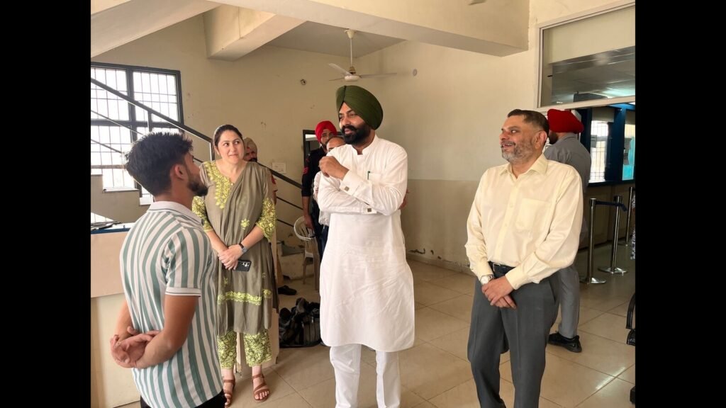 ਪੰਜਾਬ: ਟਰਾਂਸਪੋਰਟ ਮੰਤਰੀ ਕਹਿੰਦਾ ਹੈ ਕਿ ਪੰਜਾਬ: ਟਰਾਂਸਪੋਰਟ ਮੰਤਰੀ ਕਹਿੰਦਾ ਹੈ ਕਿ ਪੰਜਾਬ: ਟਰਾਂਸਪੋਰਟ ਮੰਤਰੀ ਕਹਿੰਦਾ ਹੈ ਕਿ ਡਰਾਈਵਿੰਗ ਟੈਸਟਾਂ ਲਈ ਆਈ-ਅਧਾਰਤ ਤਕਨੀਕ ਪੇਸ਼ ਕਰੇਗਾ