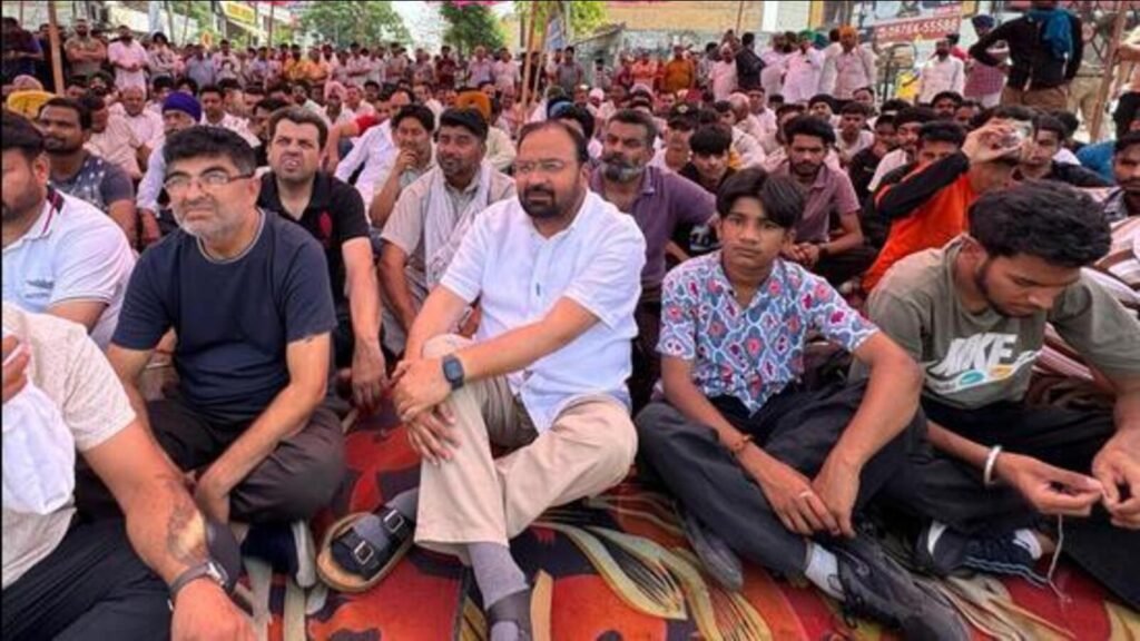 ਪੰਜਾਬ: ਬਾਇਓ-ਸੀ ਐਨ ਜੀ ਪਲਾਂਟ ਖਿਲਾਫ ਵਿਰੋਧ ਪ੍ਰਦਰਸ਼ਨ: ਕਾਂਗਰਸ ਆਦਮਪੁਰ ਵਿਧਾਇਕ, ਕਈਆਂ ਨੇ 23 ਗ੍ਰਹਿ 23 ਹਾਈਵੇ ਨਾਕਾਬੰਦੀ ਕੀਤੀ