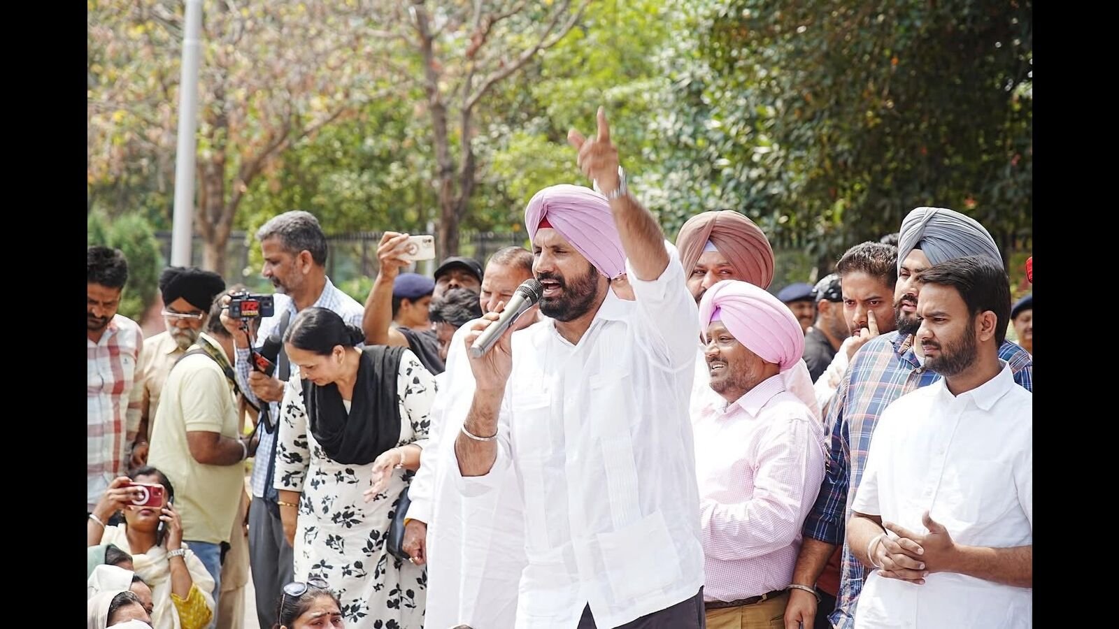 ਪੰਜਾਬ: ਸੋਨੀਆ, ਰਾਹੁਲ ਖ਼ਿਲਾਫ਼ ਈਡੀ ਕਾਰਵਾਈ ਦੇ ਵਿਰੁੱਧ ਕਾਂਗਰਸ ਵਿਰੁੱਧ ਕਾਂਗਰਸ ਨੇ ਵਿਰੋਧ ਪ੍ਰਦਰਸ਼ਨ ਕੀਤਾ