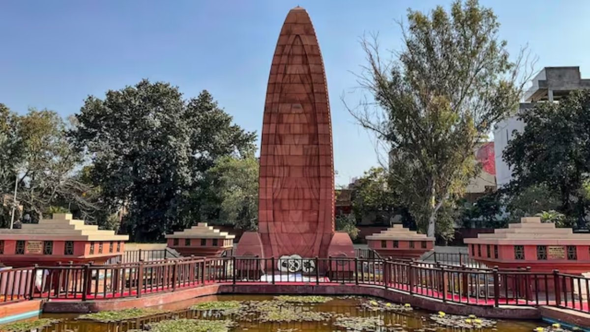 ਰਾਸ਼ਟਰਪਤੀ ਬੁੜੋ, ਪ੍ਰਧਾਨ ਮੰਤਰੀ ਮੋਦੀ ਨੂੰ ਜੈਲੀਅਨਵਾਲਾ ਬਾਗ ਕਤਲੇਆਮ ਦੇ ਸ਼ਿਕਾਰੀਆਂ ਨੂੰ ਸ਼ਰਧਾਂਜਲੀ ਭੇਟ ਕਰਦੇ ਹਨ