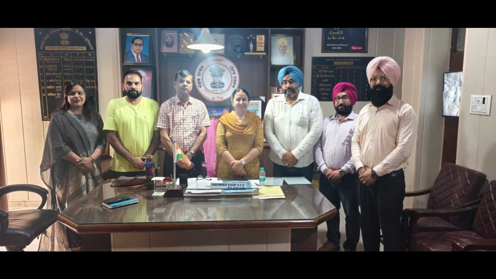 ਲੁਧਿਆਣਾ: ਇੱਥੇ ਫਿਨਲੈਂਡ ਦੇ ਸਬਕ ਦੀ ਵਰਤੋਂ ਕਰਨ ਲਈ ਪਾਓ, ਡੀਈਓ ਸਰਕਾਰੀ ਸਕੂਲ ਅਧਿਆਪਕਾਂ ਨੂੰ ਦੱਸਦਾ ਹੈ