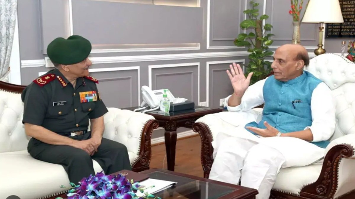 ਸੀਡੀਐਸ ਜਨਰਲ ਅਨਿਲ ਚੌਧ ਨੇ ਮਰੂਮ ਦੇ ਅੱਤਵਾਦੀ ਹਮਲੇ ਤੋਂ ਬਾਅਦ ਰਾਜਨਾਥ ਸਿੰਘ ਨੂੰ ਦਿੱਲੀ ਵਿੱਚ ਮੁਲਾਕਾਤ ਕੀਤੀ