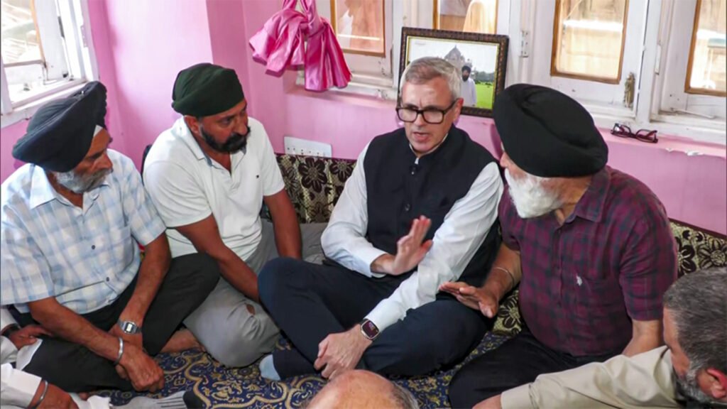 ਉਹ ਜਿਹੜੇ ਪਾਕਿ ਸ਼ੈਲਿੰਗ ਦੇ ਕਾਰਨ ਆਪਣੇ ਘਰ ਛੱਡ ਸਕਦੇ ਹਨ ਉਹ ਹੁਣ ਵਾਪਸ ਕਰ ਸਕਦੇ ਹਨ: ਜੰਮੂਏ ਐਂਡ ਕੇ ਸੀਐਮਐਮ ਓਮਰ