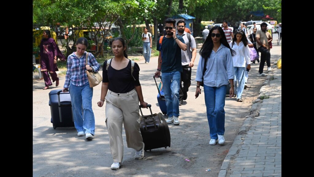 ਘਰ ਵਿਚ ਵਧੇਰੇ ਜੋਖਮ ਪਰ ਪਰਿਵਾਰ ਨਾਲ ਰਹਿਣਾ ਚਾਹੁੰਦਾ ਹੈ; ਚੰਡੀਗੜ੍ਹ ਯੂਥ ਰਸ਼ ਵਾਪਸ