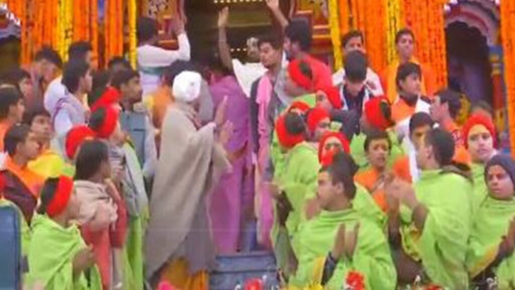 ਚਾਰ ਧਾਮ ਯਾਤਰਾ 2025: ਬਰੀਨਾਥ ਧੂੜ ਦੇ ਭਗਤ ਭਾਰਤੀ ਫੌਜ ਦੇ ਬੈਂਡ ਦੇ ਸੁਰੀਲੀਆਂ ਧੁਨਾਂ ਦੇ ਨਾਲ ਸ਼ਰਧਾਲੂਆਂ ਲਈ ਭੰਡਾਰ ਹਨ | ਦੇਖੋ