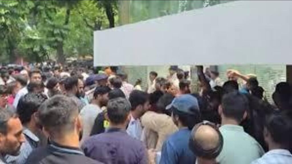 ਚੰਡੀਗੜ੍ਹ ਸਿੱਖਦਾ ਹੈ, ਤਾਂ ਇਸ ਨੂੰ ਹੋਰ ਸਾਇਰਨ, ਬੋਲਸ ਸਪਾਂਸਰ