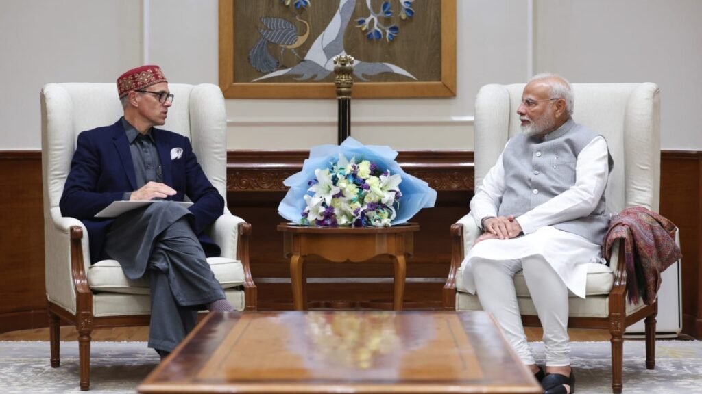 ਜੇਕੇ ਦੇ ਐਮ ਓਰ ਅਬਦੁੱਲਾ ਨੇ ਪਾਗਮ ਅੱਤਵਾਦ ਦੇ ਹਮਲੇ ਤੋਂ ਬਾਅਦ ਪਹਿਲੀ ਵਾਰ ਪ੍ਰਧਾਨ ਮੰਤਰੀ ਮੋਦੀ ਨੂੰ ਮਿਲੇ