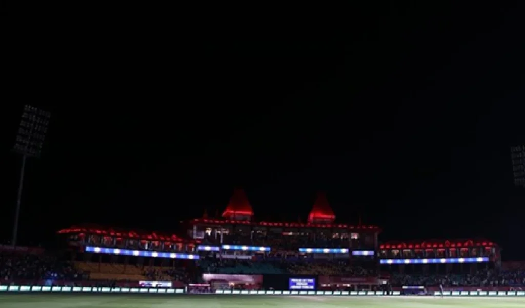 ਪੀਬੀਕੇ ਬੀਆਐਸ ਡੀ ਸੀ: ਪੰਜਾਬ ਕਿੰਗਜ਼ ਅਤੇ ਦਿੱਲੀ ਰਾਜਧਾਨੀ ਮੈਚ ਰੋਕਿਆ ਗਿਆ, ਧਰਮਸ਼ਾਲਾ ਵਿੱਚ ਬਲੈਕਆ .ਟ