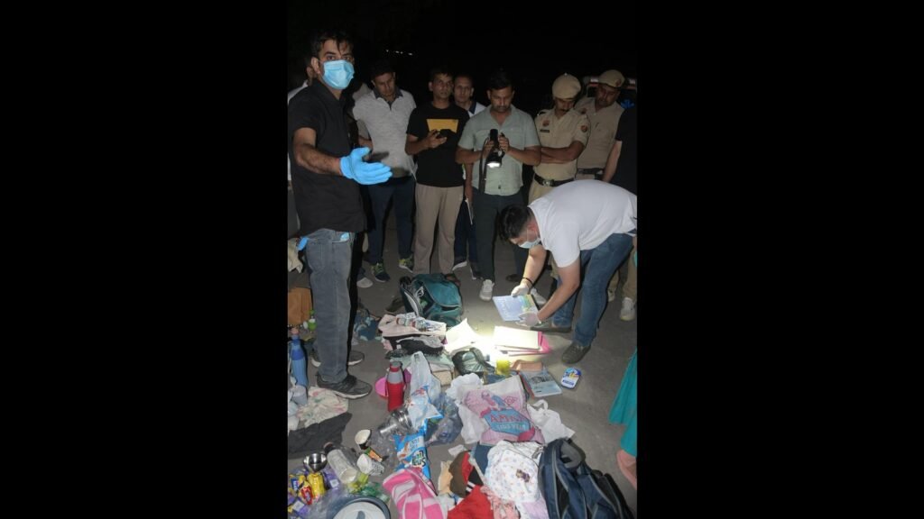 ਪੰਚਕੂਲਾ ਪਰਿਵਾਰ ਖੁਦਕੁਸ਼ੀ: ਪੀੜਤ ਦੇ ਗੁਆਂ .ੀਆਂ ਨੇ ਹੈਰਾਨ ਕਰ ਦਿੱਤਾ, ਉਨ੍ਹਾਂ ਨੂੰ ਇਕ ਵਧੀਆ ਪਰਿਵਾਰ ਵਜੋਂ ਯਾਦ ਕਰੋ