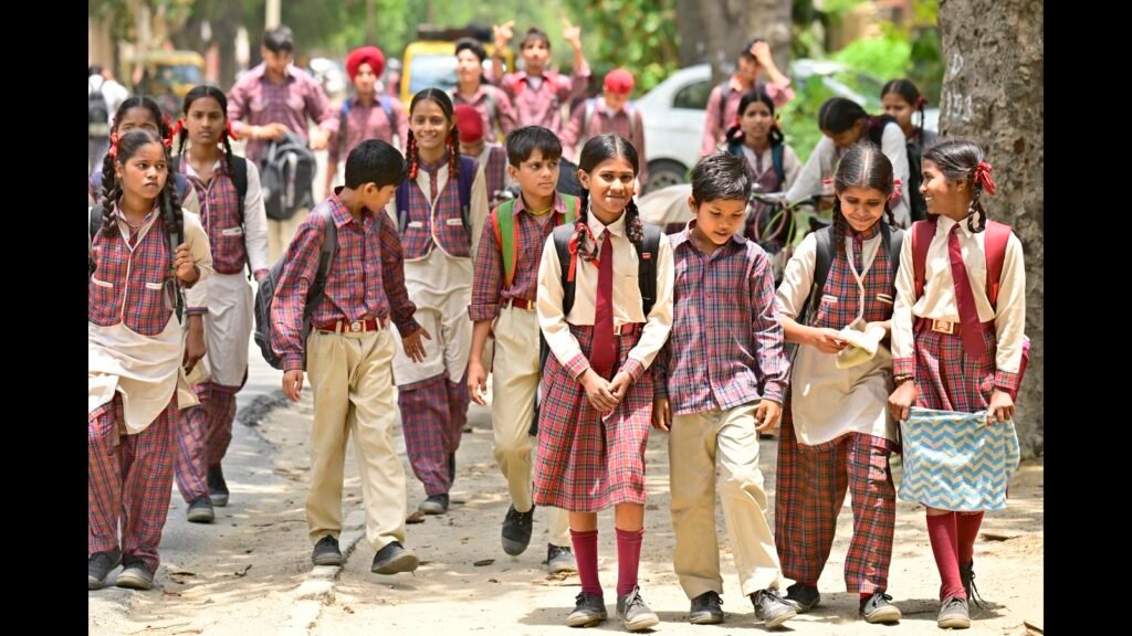 ਲੁਧਿਆਣਾ: ਪਾਰਾ ਅਪ, ਅਧਿਆਪਕ ਛੇਤੀ ਸਕੂਲ ਦੇ ਘੰਟਿਆਂ ਲਈ ਬੁਲਾਉਂਦੇ ਹਨ