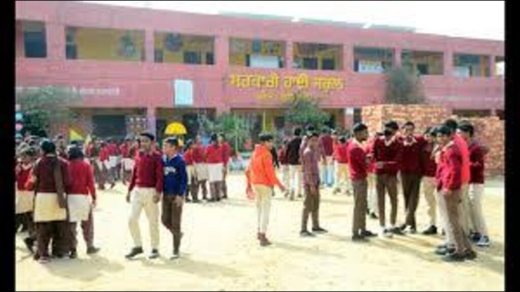 ਲੁਧਿਆਣਾ: ਮੇਹਰਬਾਨ ਦੇ ਸਰਕਾਰੀ ਮਿਡਲ ਸਕੂਲ ਵਿਖੇ 370 ਵਿਦਿਆਰਥੀਆਂ ਲਈ ਸਿਰਫ ਪੰਜ ਅਧਿਆਪਕ